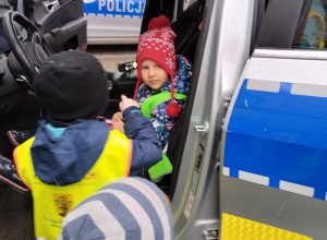 Wyjście na komisariat policji w Regułach