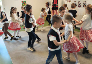 V Przedszkolny Festiwal Tańca Ludowego