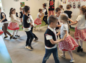 V Przedszkolny Festiwal Tańca Ludowego