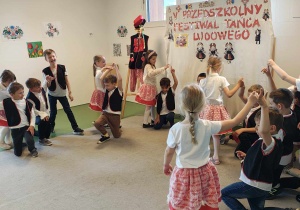 V Przedszkolny Festiwal Tańca Ludowego