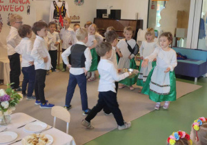 V Przedszkolny Festiwal Tańca Ludowego