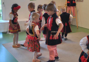 V Przedszkolny Festiwal Tańca Ludowego