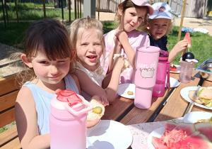 Podwieczorek w ogrodzie