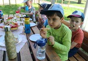 Podwieczorek w ogrodzie
