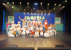 Teatr WAM " Zookoła Świata"